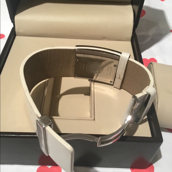 AUTHENTIC BURBERRY WATCH IN GOOD CONDITION WORKS BEAUTIFULLY 🔥🔥🔥❤️❤️😍 - Picture 2 of 12